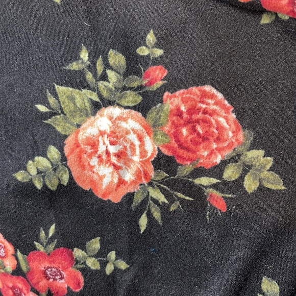 Front-Tie Floral Crop Top - Picture 3 of 3